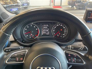 Audi A1 Sportback sport Aut.*1.HAND*BI-XENON*NAVI*PDC