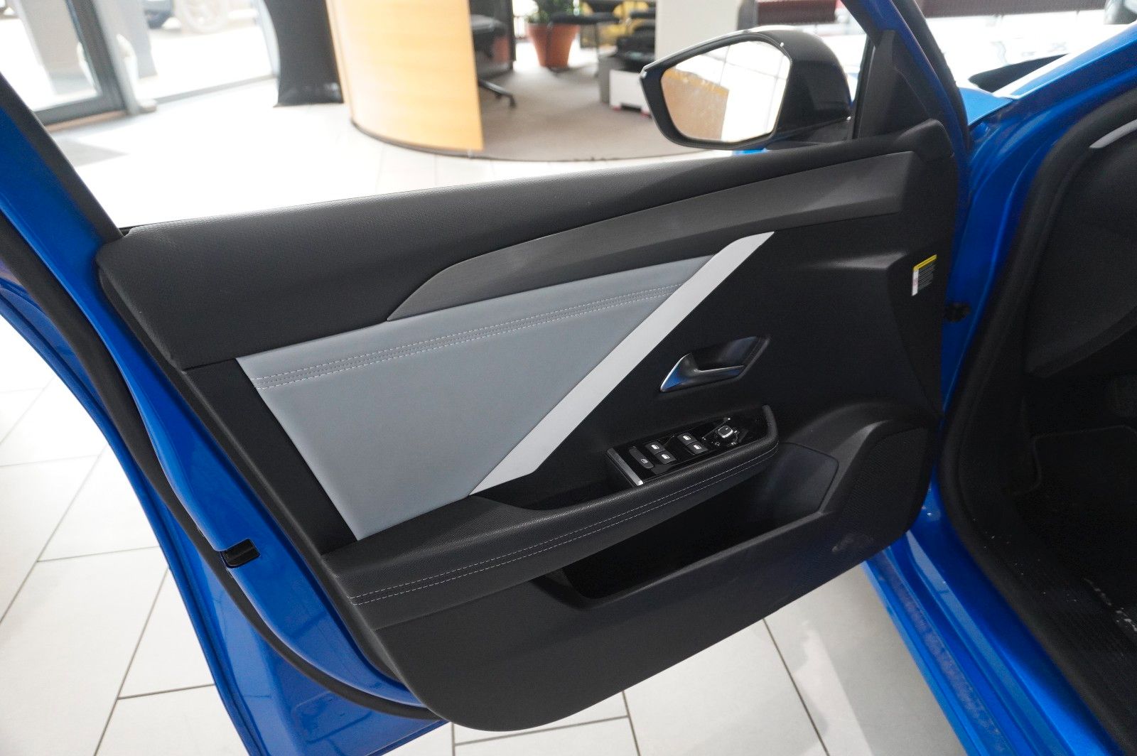 Fahrzeugabbildung Opel Astra L Lim. 1.6 HYBRID ELEGANCE NAVI/LED/SH/AHK