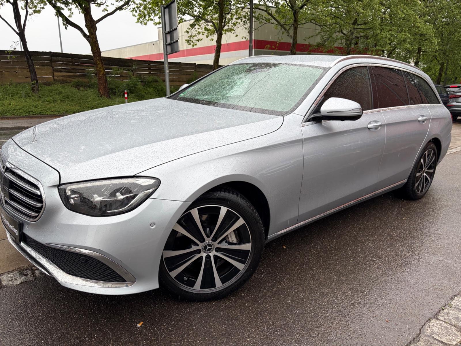Mercedes-Benz E 300 de Exclusive/Automa/360*/LEDER/ACC/MEMORY