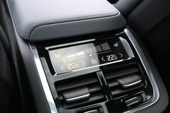 Fahrzeugabbildung Volvo XC60 B4 D AWD Autom R-Design*STDHZG*PANO*ACC*AHK
