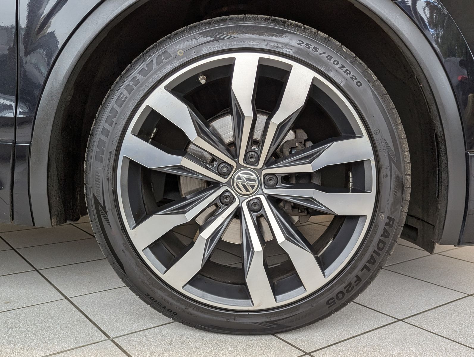 VW Tiguan 2.0 TDI DSG 4M 2x R-Line Pano HUD AHK 20" - Image 9