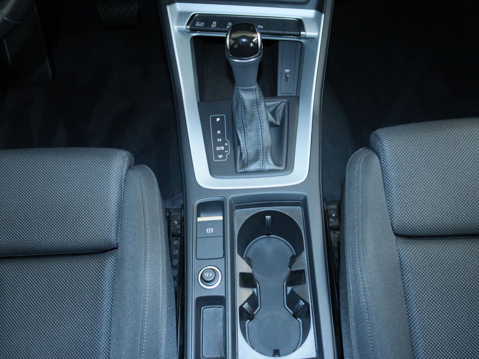 Audi Q3 Sportback 35 TDI quattro S line AHK LED NAVI foto 18