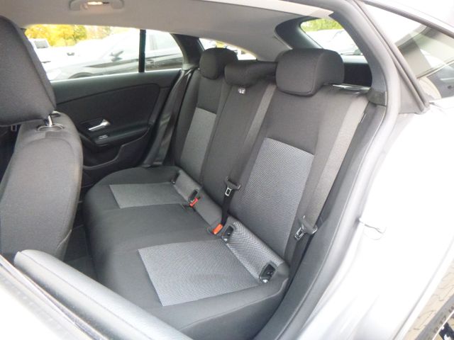 Fahrzeugabbildung Mercedes-Benz CLA 200 d Shooting Brake >AUT/NAVI/SHZ/PDC<