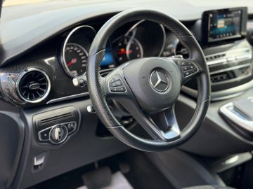 Mercedes V 220 - 3