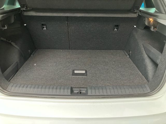 Fahrzeugabbildung SKODA Kamiq 1.5 TSI DSG Monte Carlo NAVI AHK KAMERA