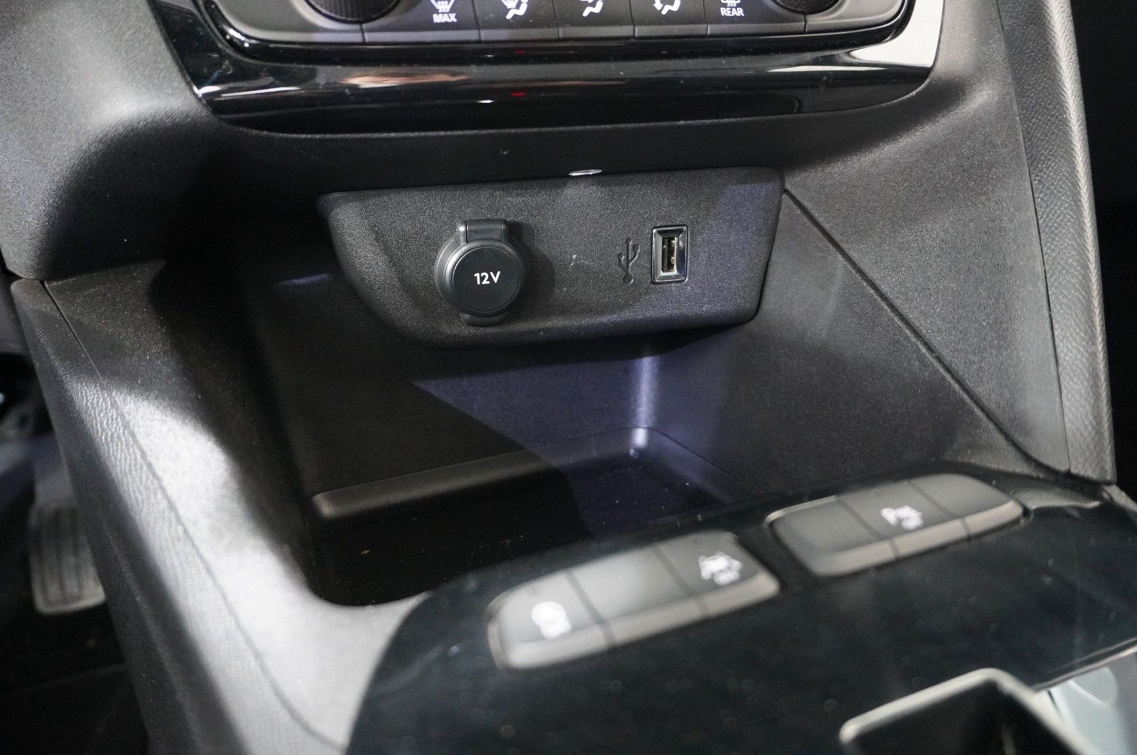 Fahrzeugabbildung Opel Corsa F 1.2T ELEGANCE NAVI/LED/VIRT/KAMERA/SPORT