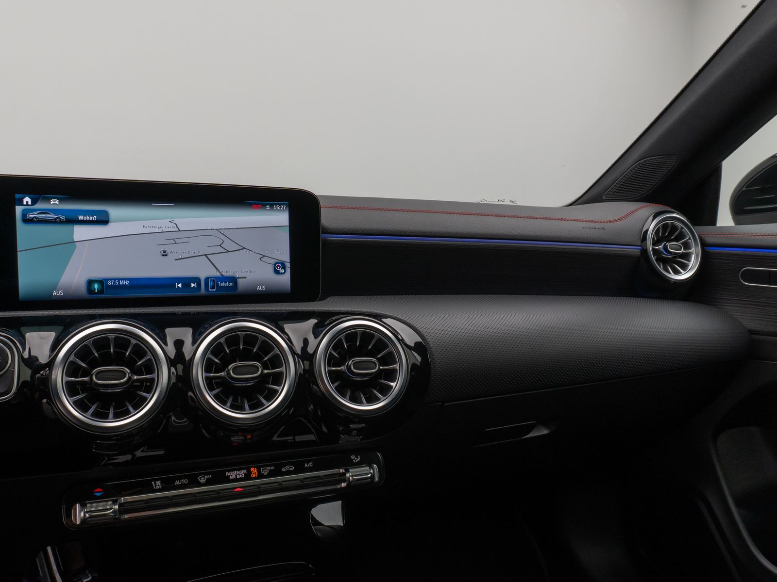 Fahrzeugabbildung Mercedes-Benz CLA 200d AMG Line Panorama 360°Lenkrhzg Komfort