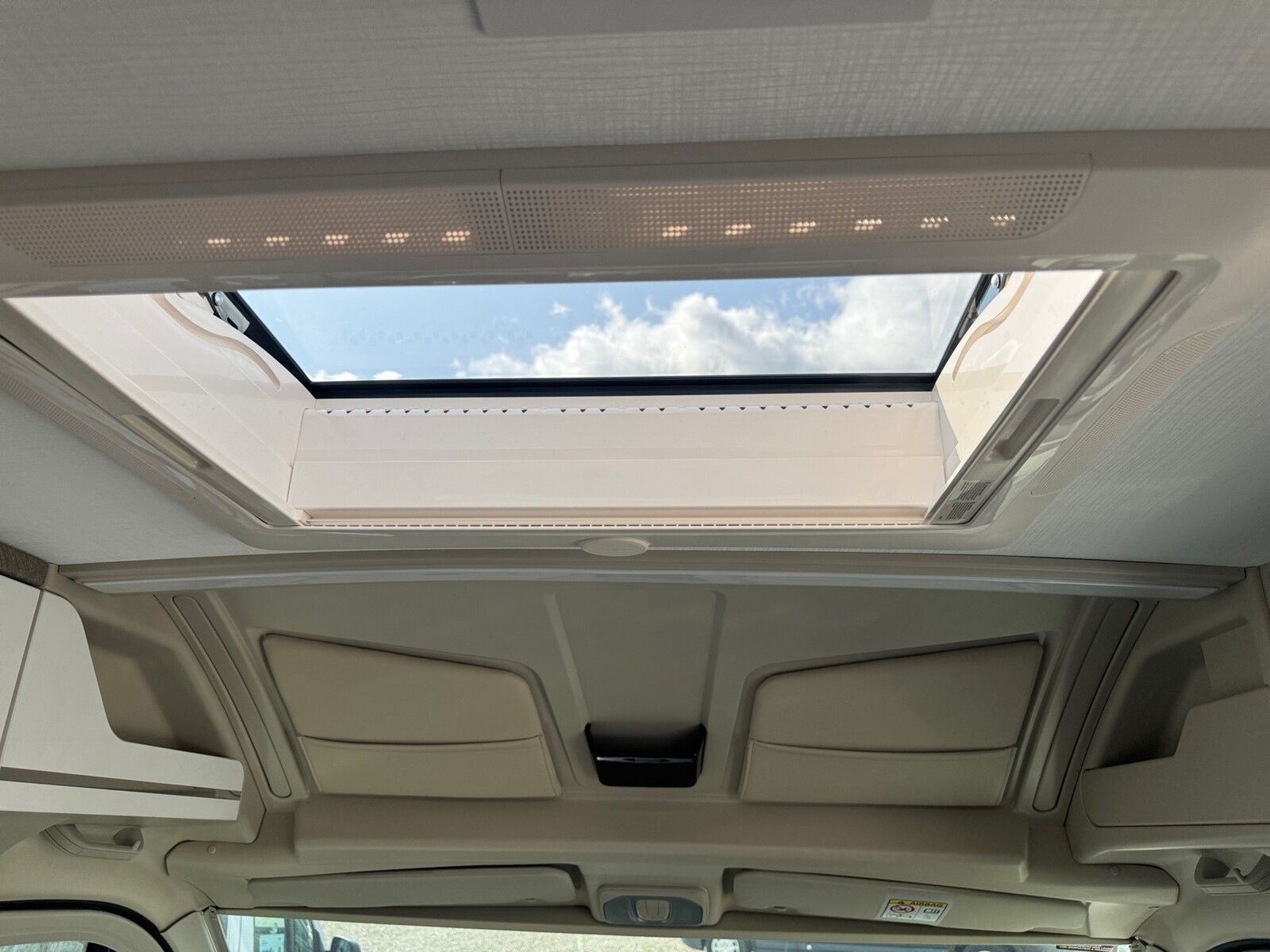 Fahrzeugabbildung Karmann Davis Lifestyle DA 591 LS Markise Combi D6E