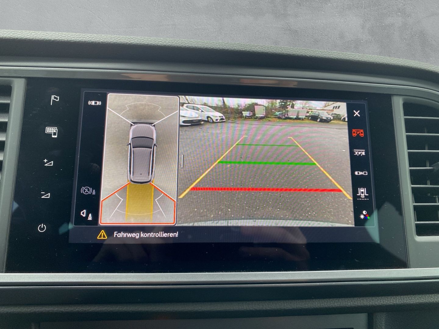 Fahrzeugabbildung CUPRA Ateca Basis AHK-klappbar Navi Digitales Cockpit