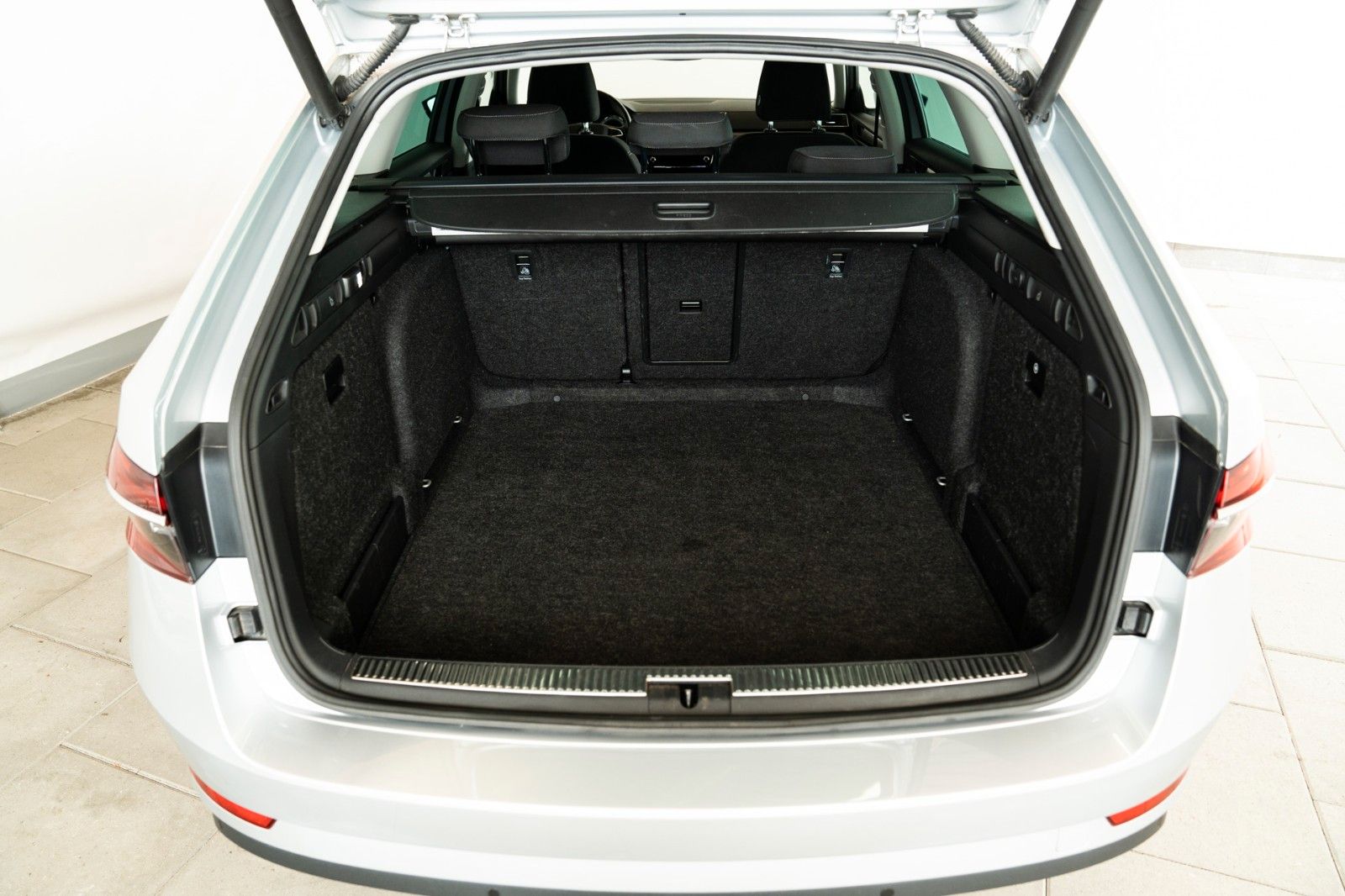 Fahrzeugabbildung SKODA Superb Combi Style 2.0 TDI DSG 140kW