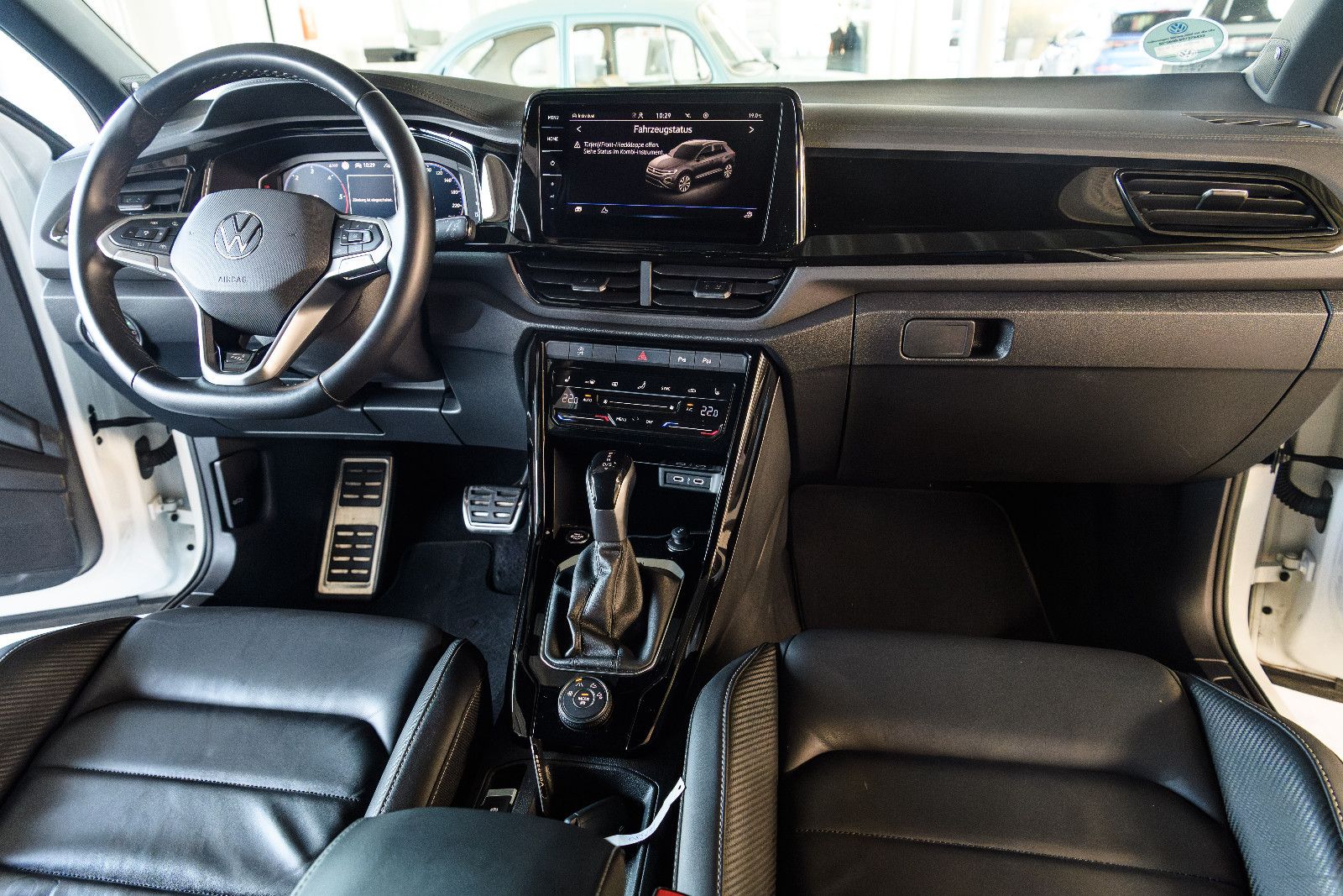 Fahrzeugabbildung Volkswagen T-Roc R-Line ALLRAD+LEDER*AHK*LED*NAVI*RFK*IQ