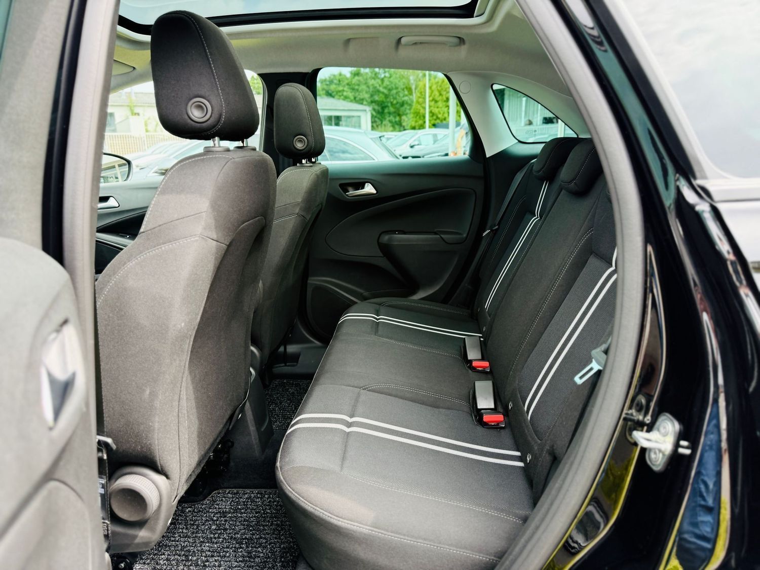 Fahrzeugabbildung Opel Crossland X 1,2 T ELEG., Navi, Panod, LED, RFK,