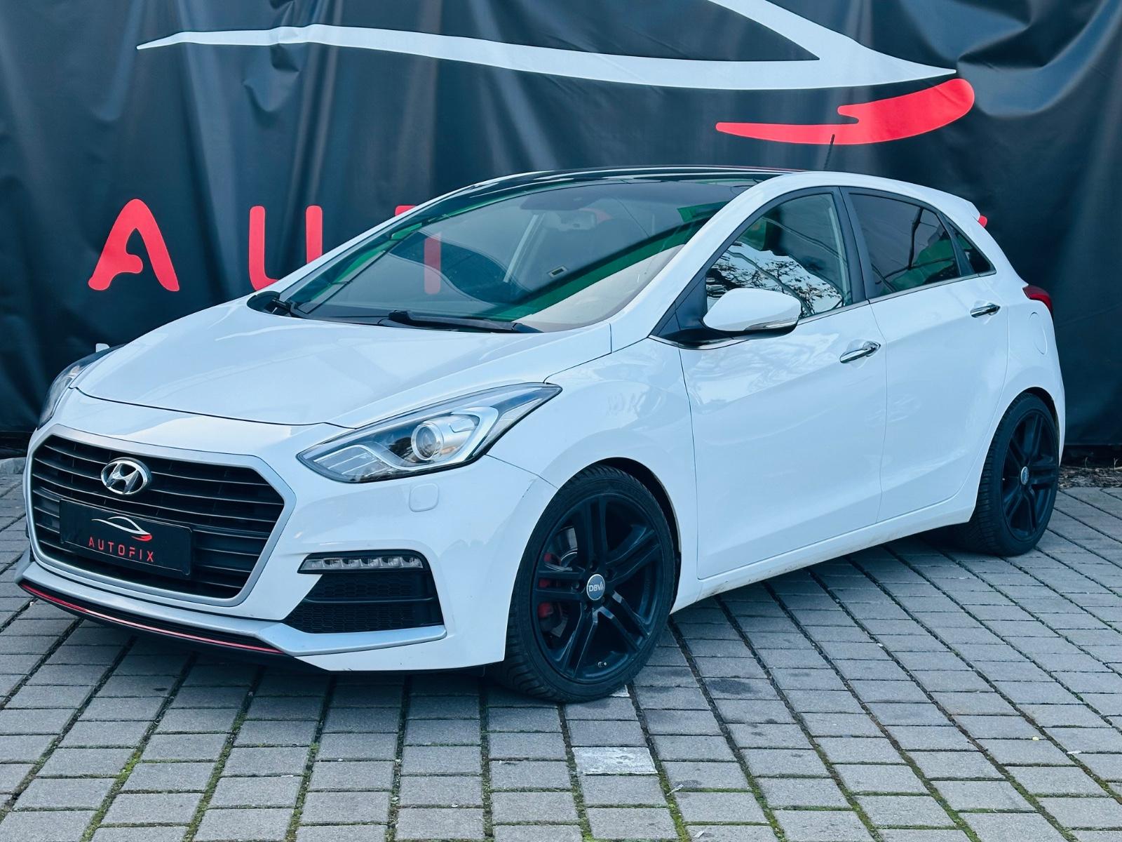 Hyundai i30 Turbo *Kamera*Xenon*Panorama*SHZ*Keyles