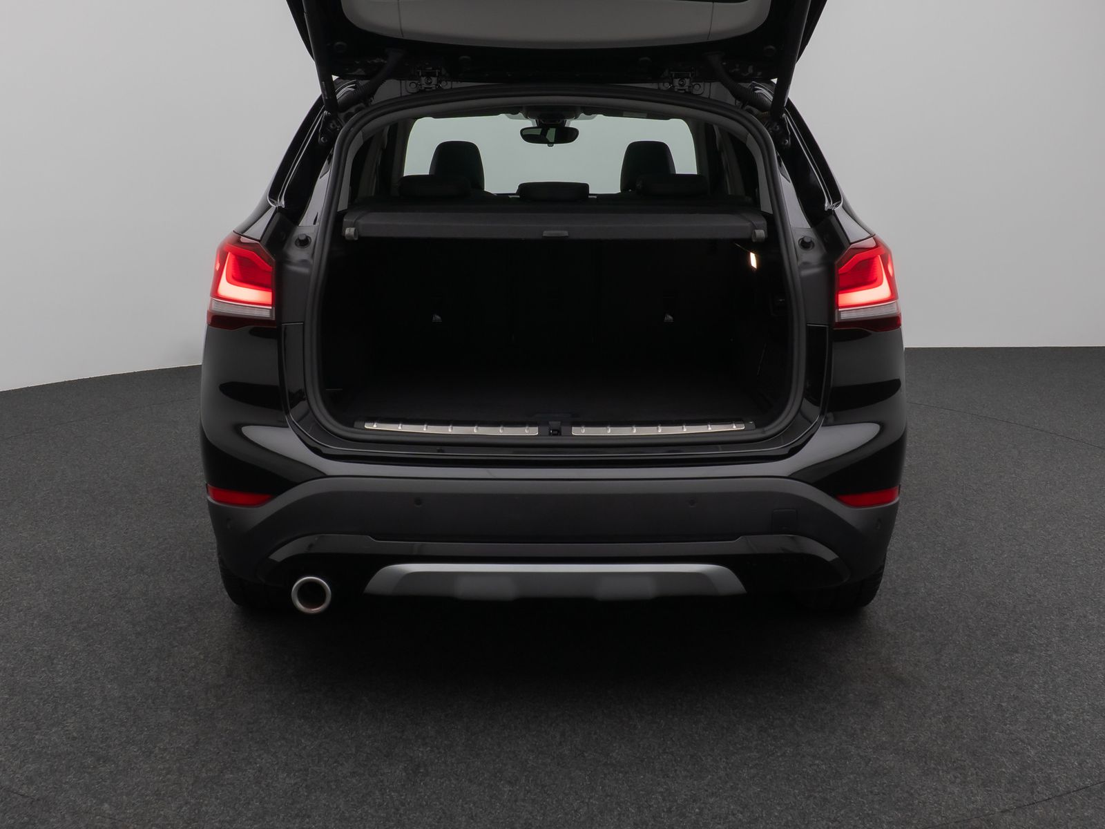 Fahrzeugabbildung BMW X1 xD25e xLine Panorama Kamera HUD DAB Komfort