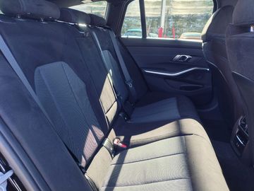 BMW 330e xDrive Touring M Sportpaket Head-Up HiFi