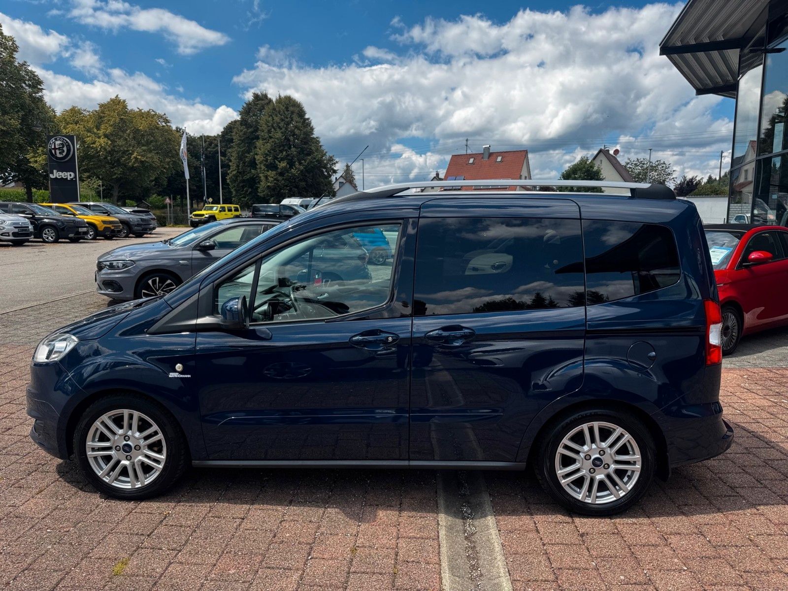 Fahrzeugabbildung Ford Tourneo Courier Titanium Sitzheizung Klima