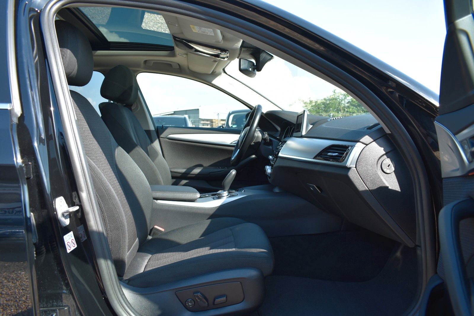 Fahrzeugabbildung BMW 530i Touring xDrive AHK Panorama LED Kamera