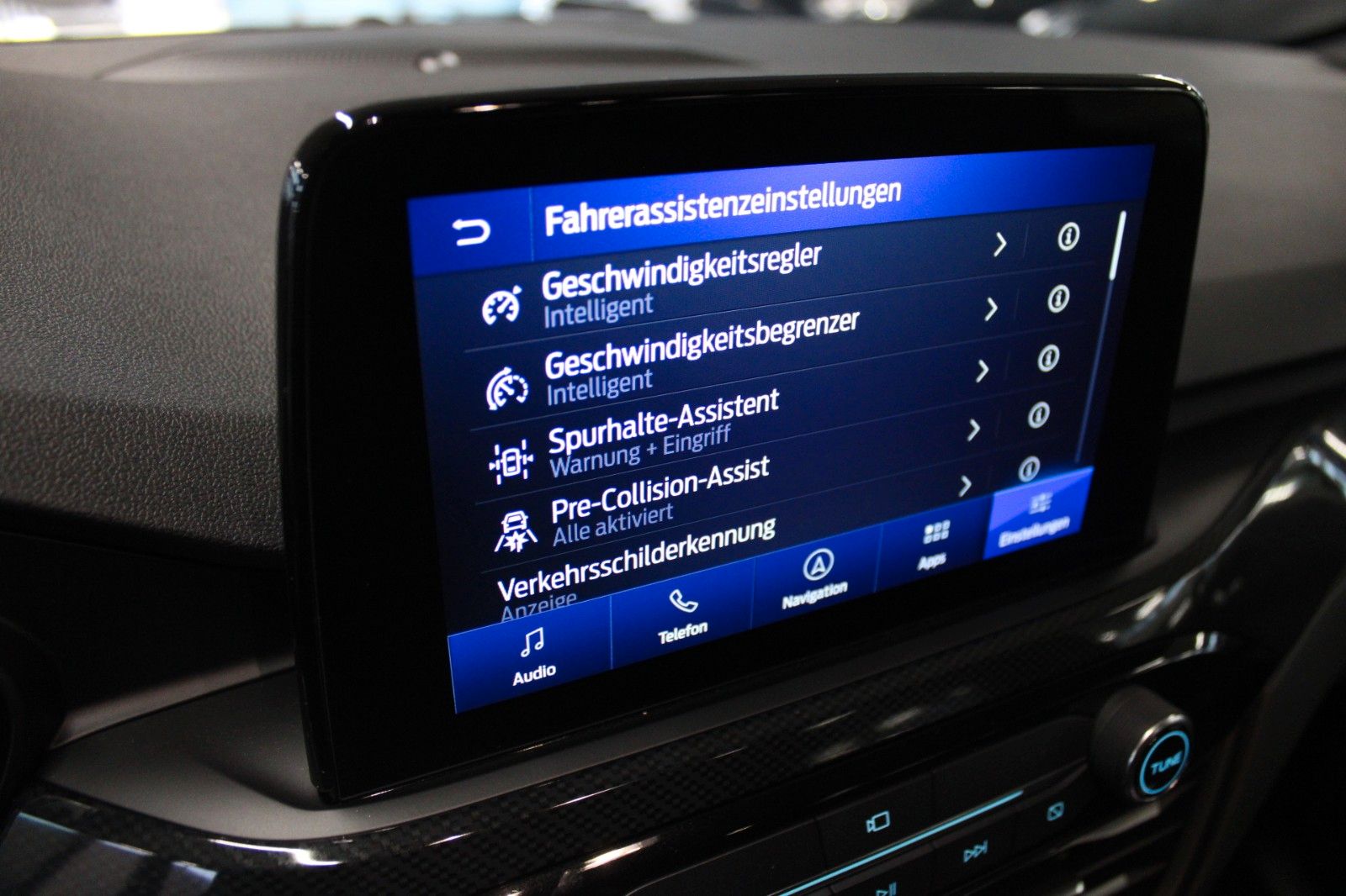 Fahrzeugabbildung Ford Kuga ST-Line X LED AHK Winter Technologie Paket
