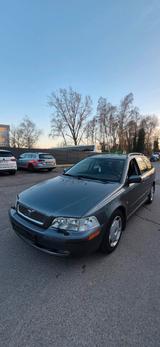 Volvo VOLVO V40 2,0 AUTOMATIK TÜV NEU TEMPOMAT S... - gebrauchte Volvo V40 aus dem Jahr 2004