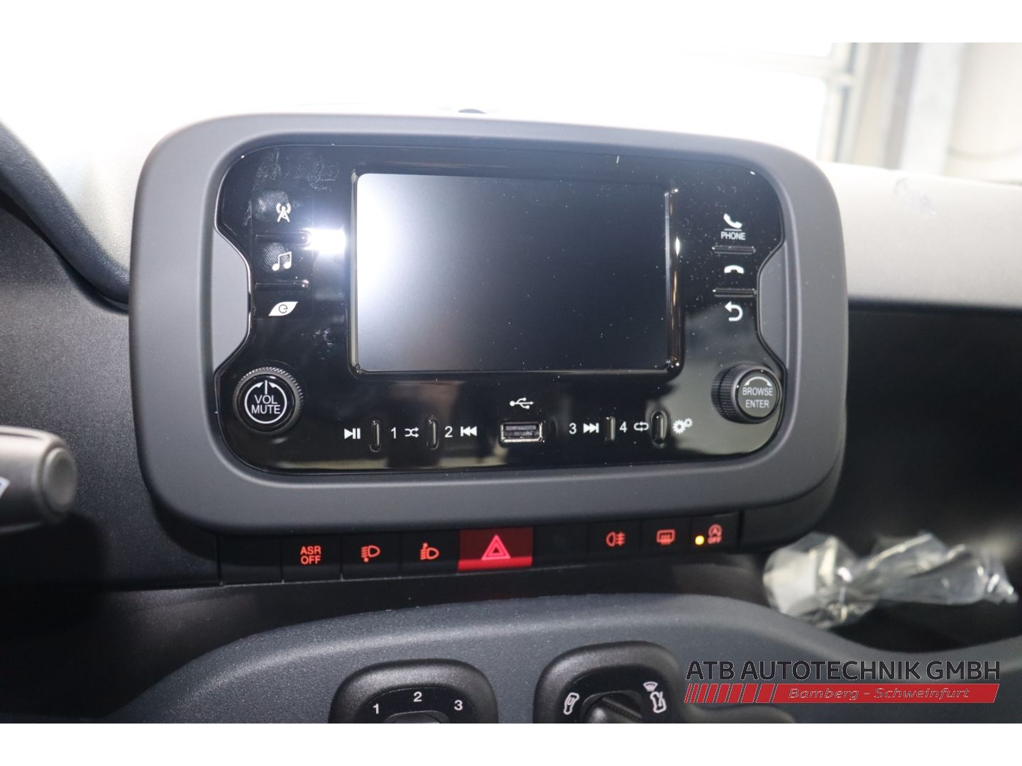 Fahrzeugabbildung Fiat Pandina ICON Hybrid 1.0 GSE DAB Spurhalteass.