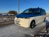 Volkswagen T7 Multivan Style eHybrid, Top Zustand, MwSt.! - blaue Volkswagen T7 Multivan