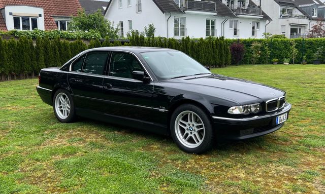 BMW 750i