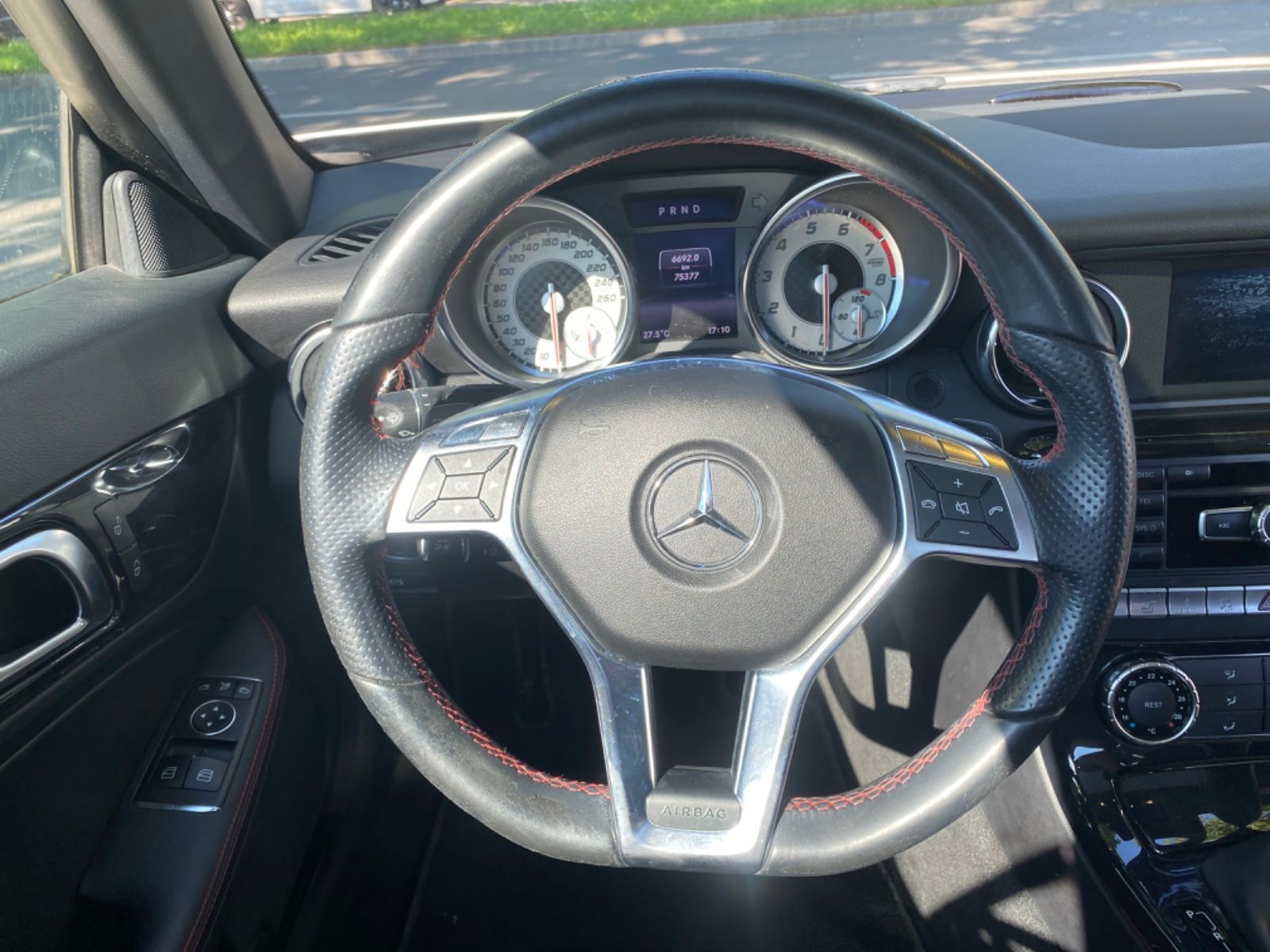 Fahrzeugabbildung Mercedes-Benz SLK 250 AMG BlueEFFICIENCY*Distronic*Panorama*
