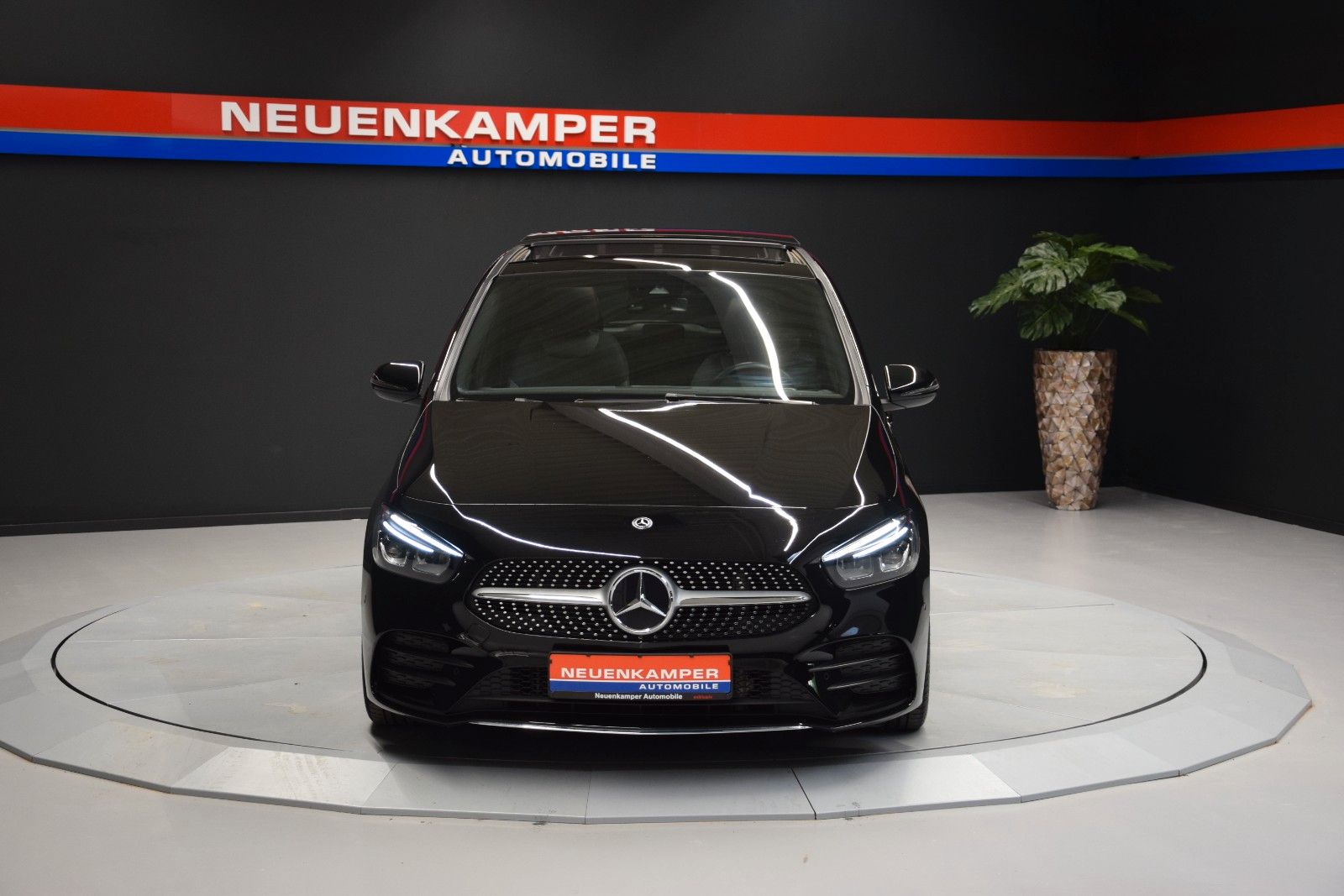 Fahrzeugabbildung Mercedes-Benz B 220 4Matic AMG-Line Pano LED Kamera Tempomat