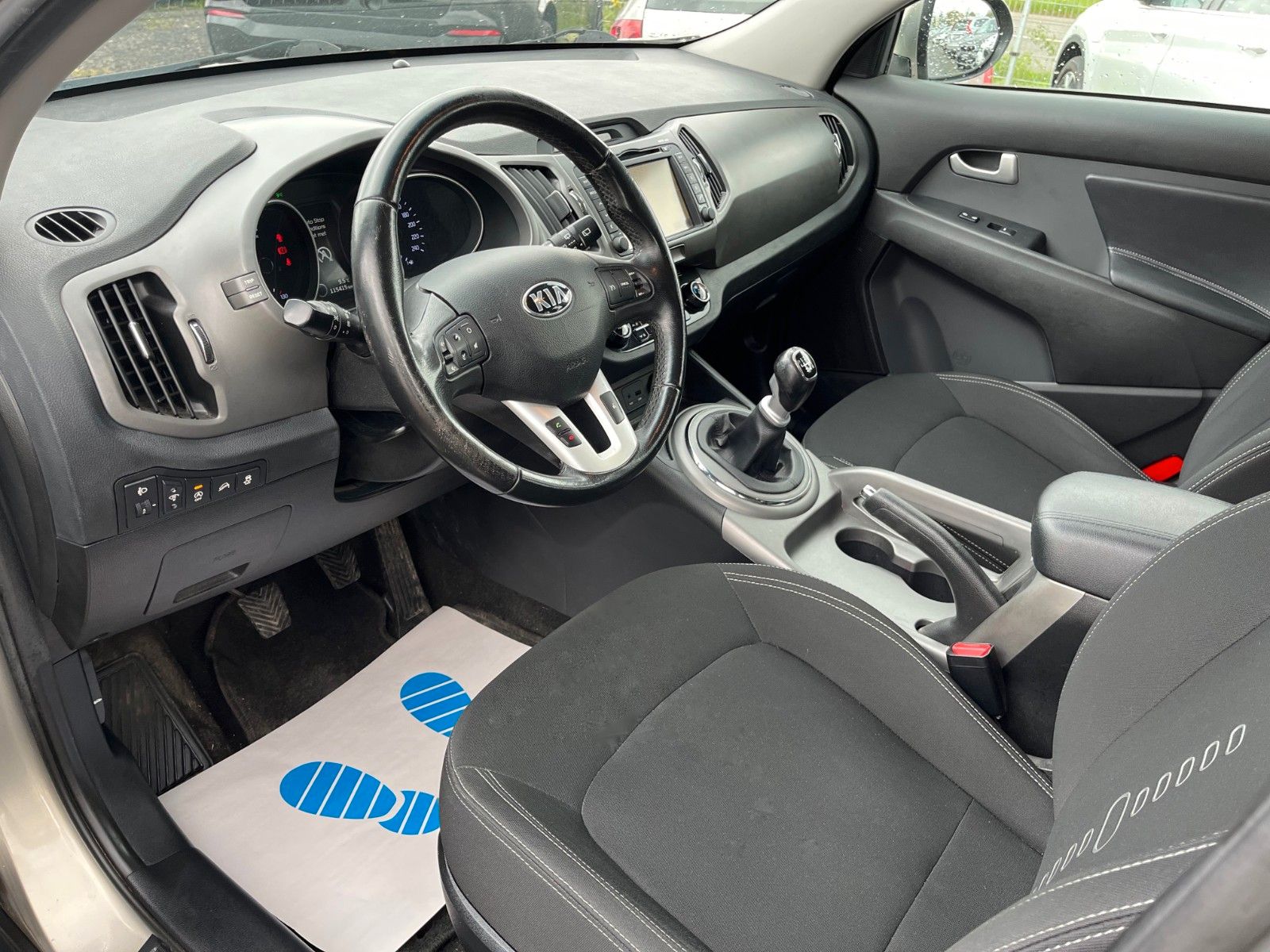 Fahrzeugabbildung Kia Sportage Attract 2WD 1.6 GDI Navi Kamera Tempoma