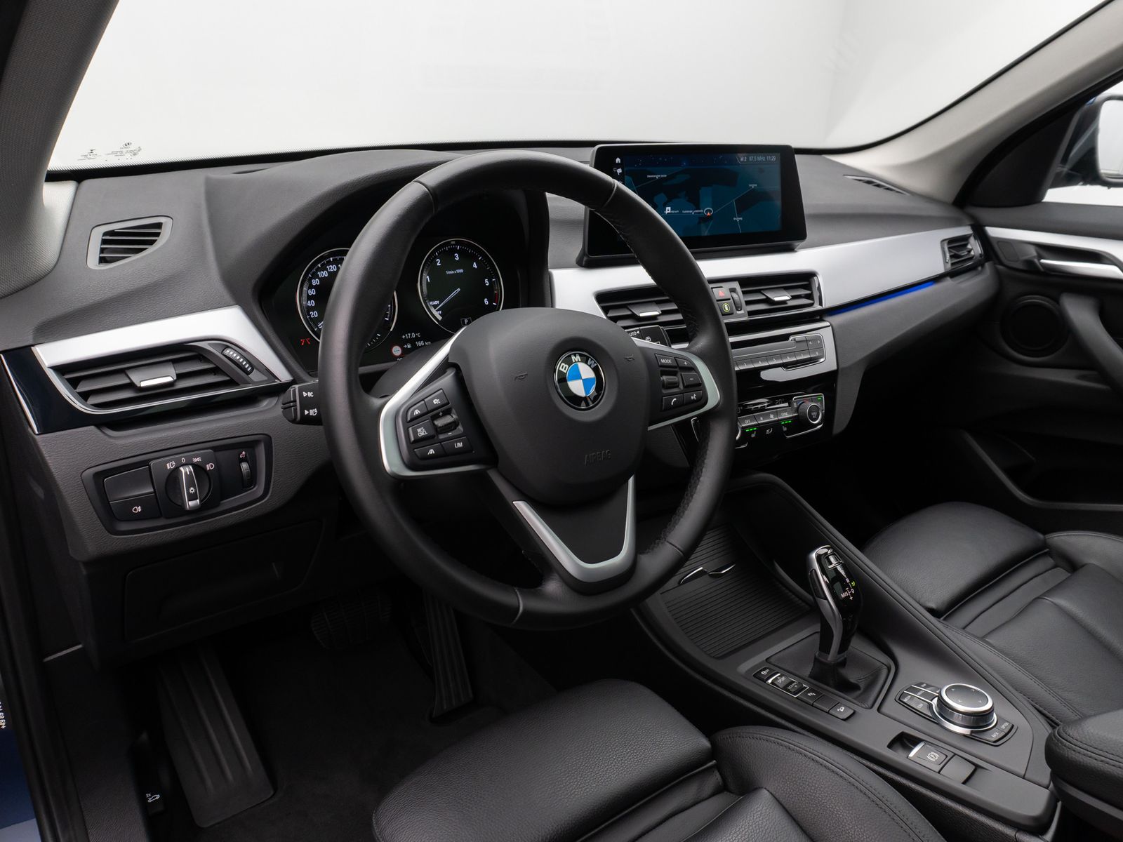 Fahrzeugabbildung BMW X1 xD20d ACC Kamera HUD DAB Memory Leder Panoram