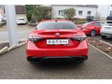 Alfa Romeo Giulia COMPETIZIONE 2.0 TURBO 16V 280 PS AT8 Q4 - Alfa Romeo Giulia: mit Apple Carplay