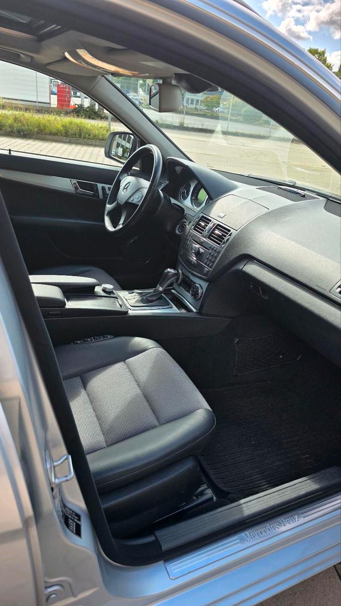 Mercedes-Benz C320 2008 — photo 14