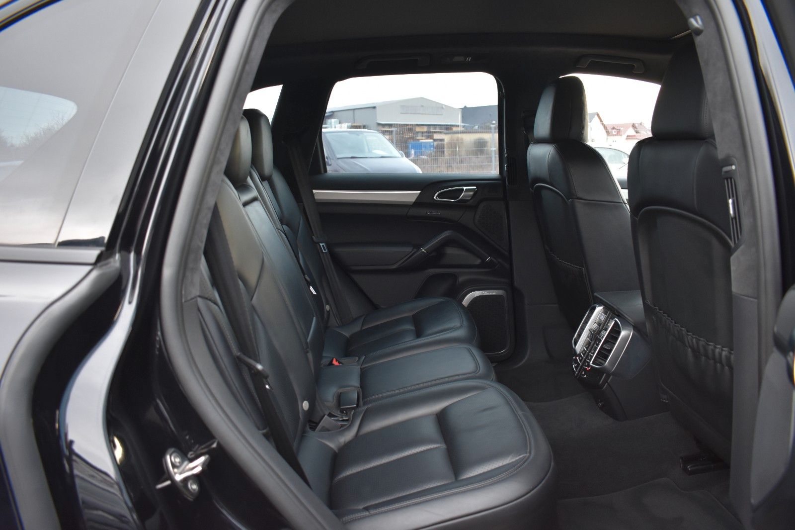 Fahrzeugabbildung Porsche Cayenne Turbo Panorama AHK Sport Chrono Keramik