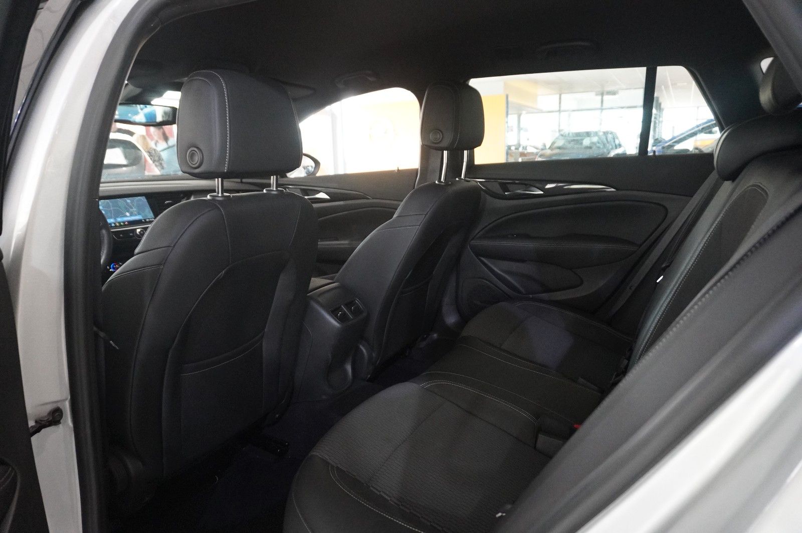 Fahrzeugabbildung Opel Insignia B ST 2.0T ELEGANCE NAVI/LED/VIRT./DAB+