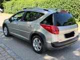 Peugeot 207 SW Escapade Pano-Dach Tüv Neu - Peugeot 207 mit Diesel-Antrieb