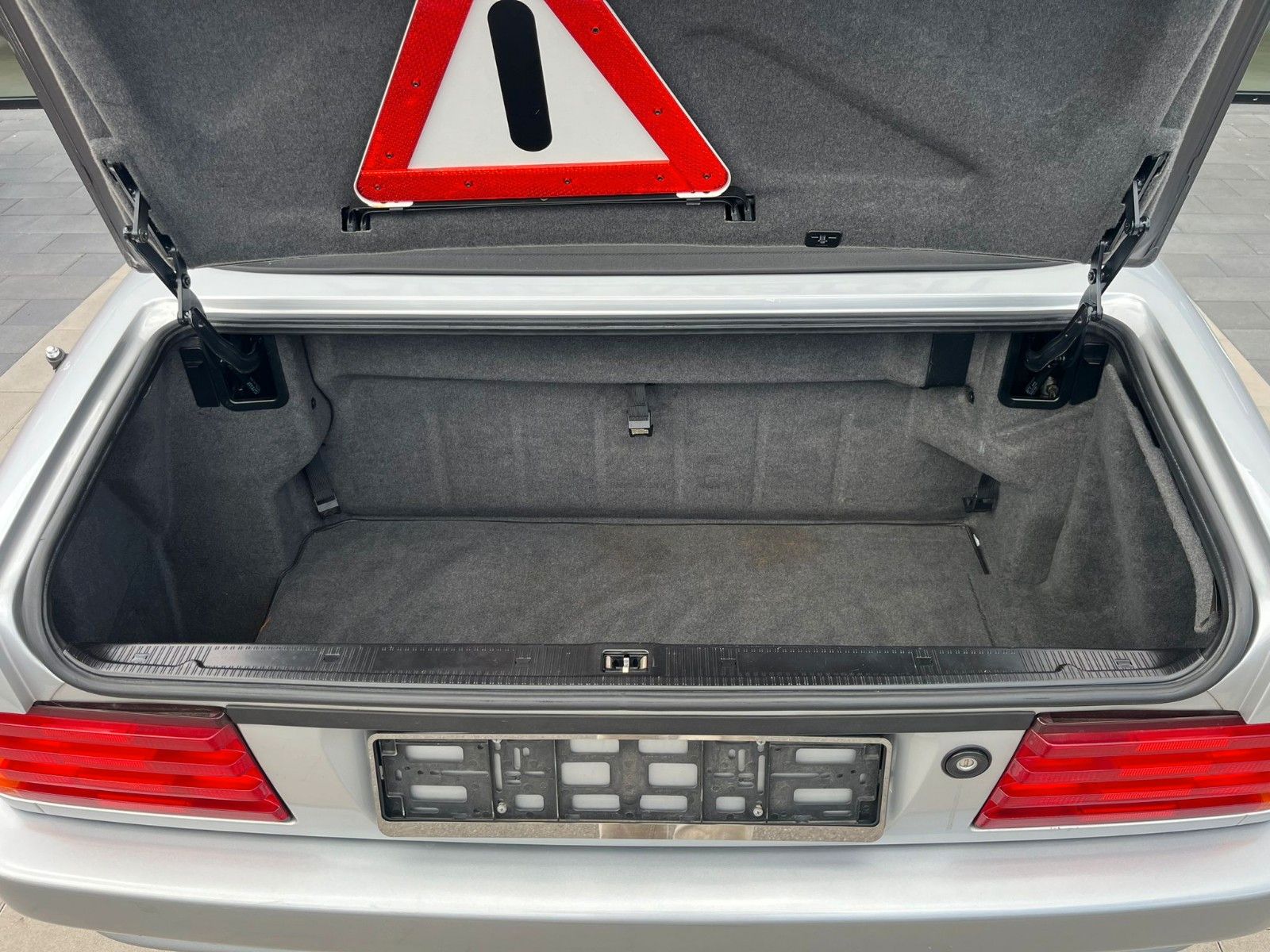Fahrzeugabbildung Mercedes-Benz SL 300*H-Kennzeichen*HU 07/2027*