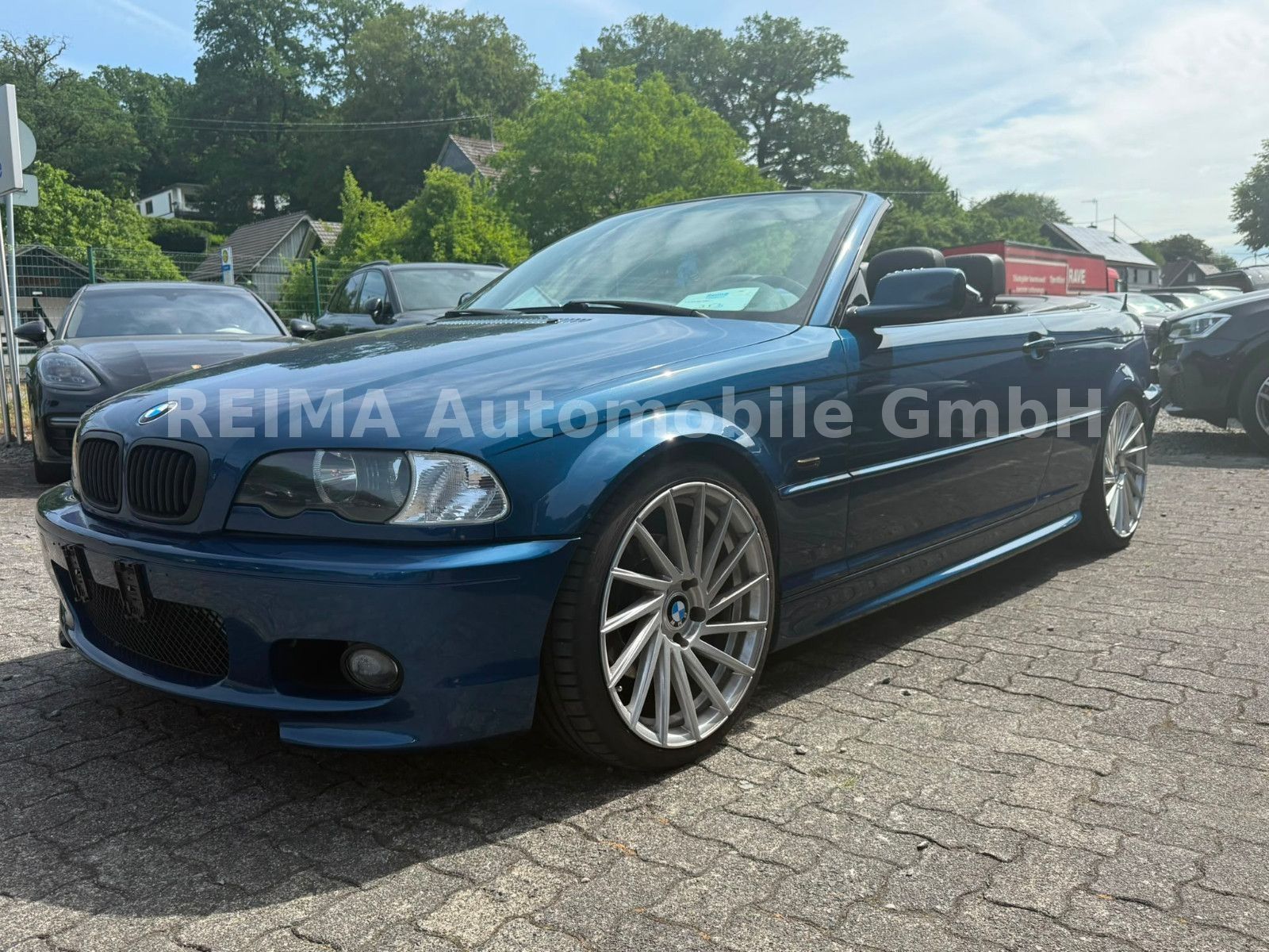 Fahrzeugabbildung BMW 320i Cabrio M-Sport Paket,