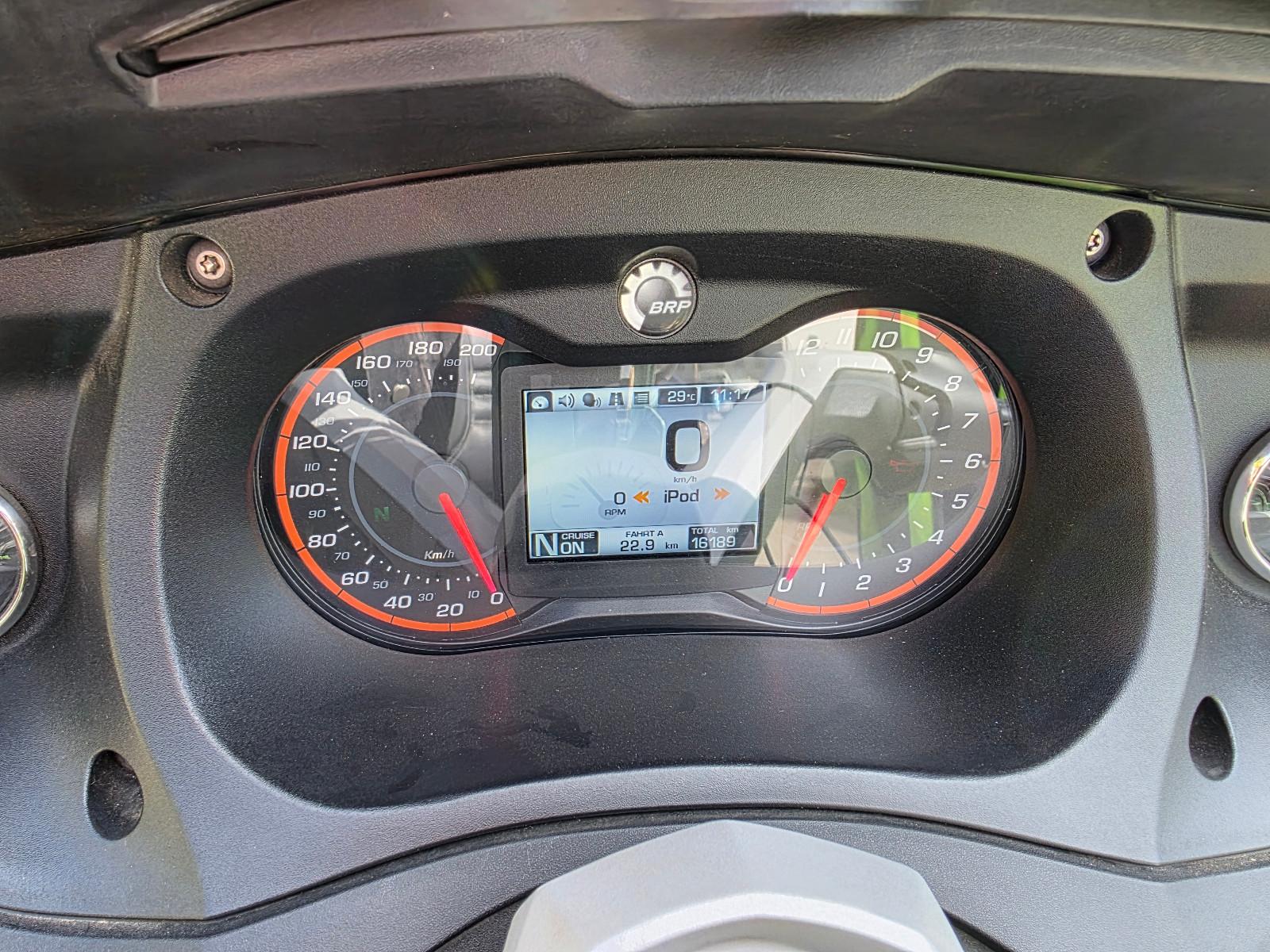 Can-Am Spyder 2012 — photo 17