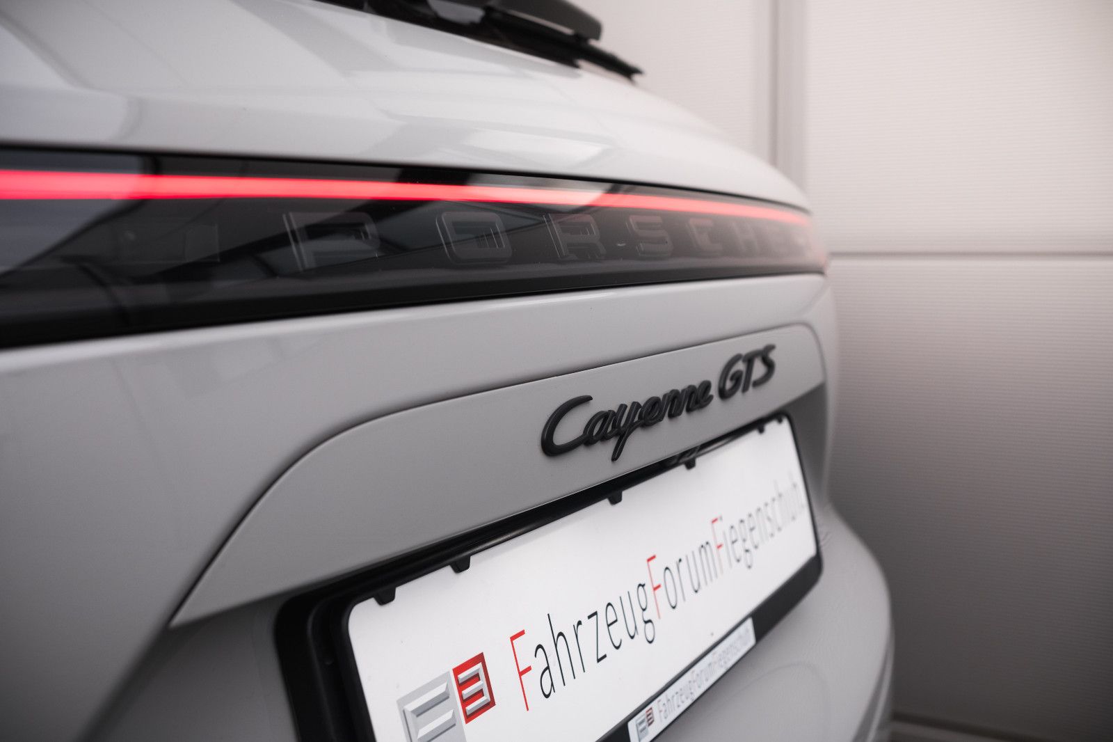 Fahrzeugabbildung Porsche Cayenne GTS-PASM-LED-Inno-360-HUD-BOSE