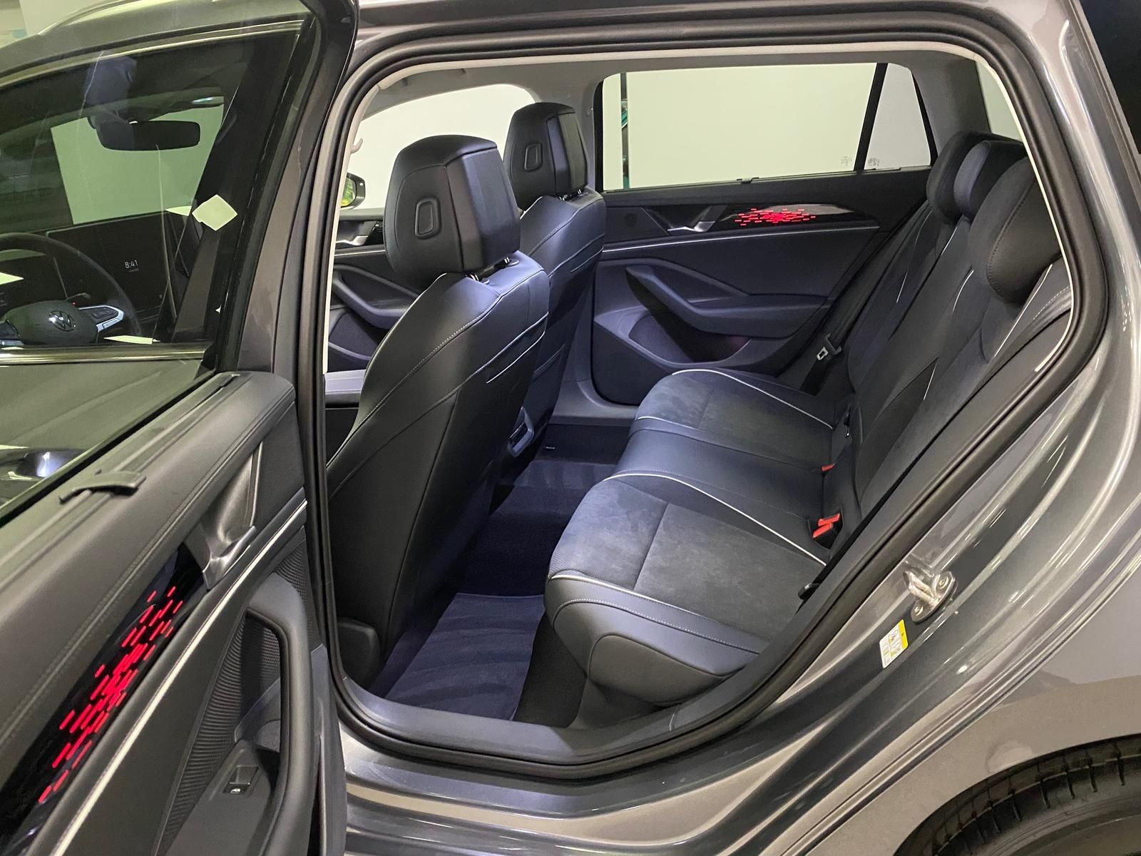 Fahrzeugabbildung Volkswagen PASSAT 2.0 TDI 110 kW Elegance+MATRIX+AHK+360RFK