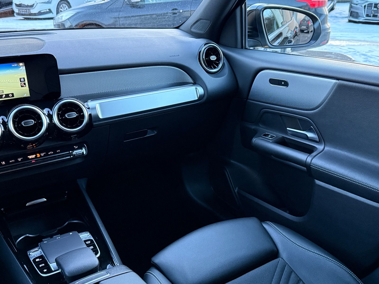 Fahrzeugabbildung Mercedes-Benz GLB 220d 4Matic Aut AHK DAB Navi Memory SHZ PDC