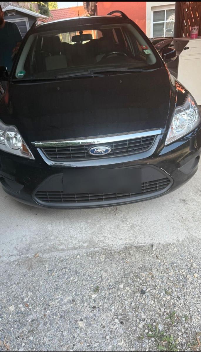 Ford Focus 2010 — вигляд ззаду