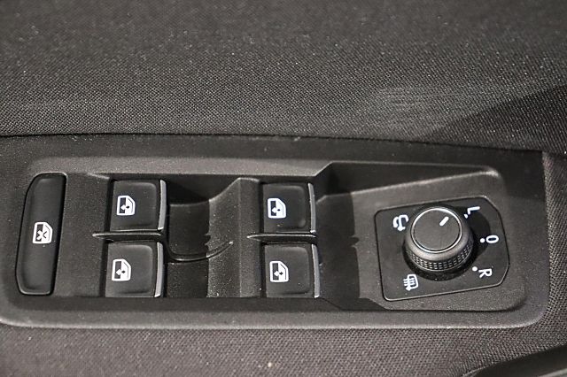 Touran 1.8TSI Highline179PS NAVI TEMPOMAT 7Sitze