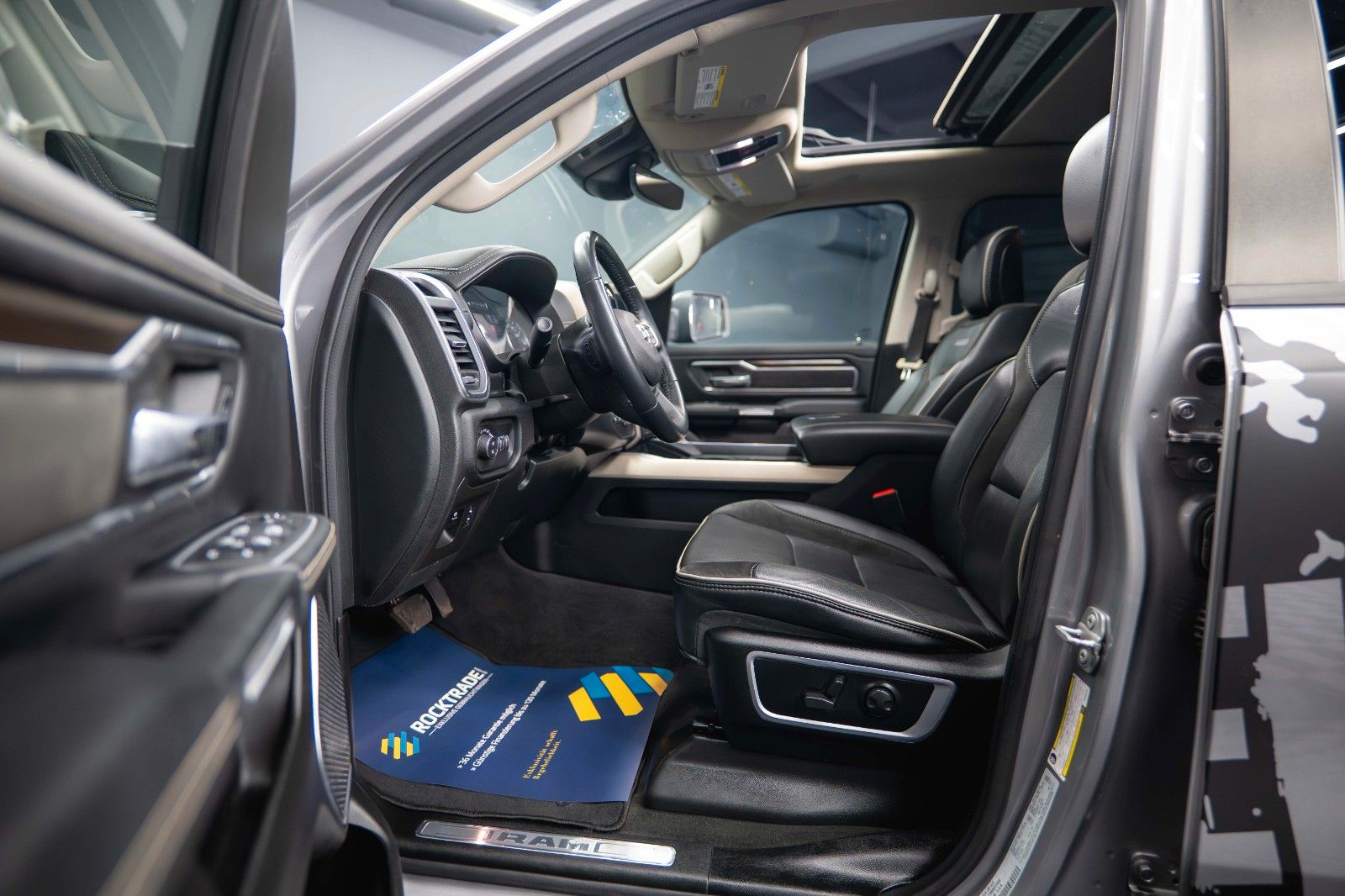 Fahrzeugabbildung Dodge RAM 5.7 V8 HEMI 4x4 LARAMIE PUNISHER *Pano*LED*