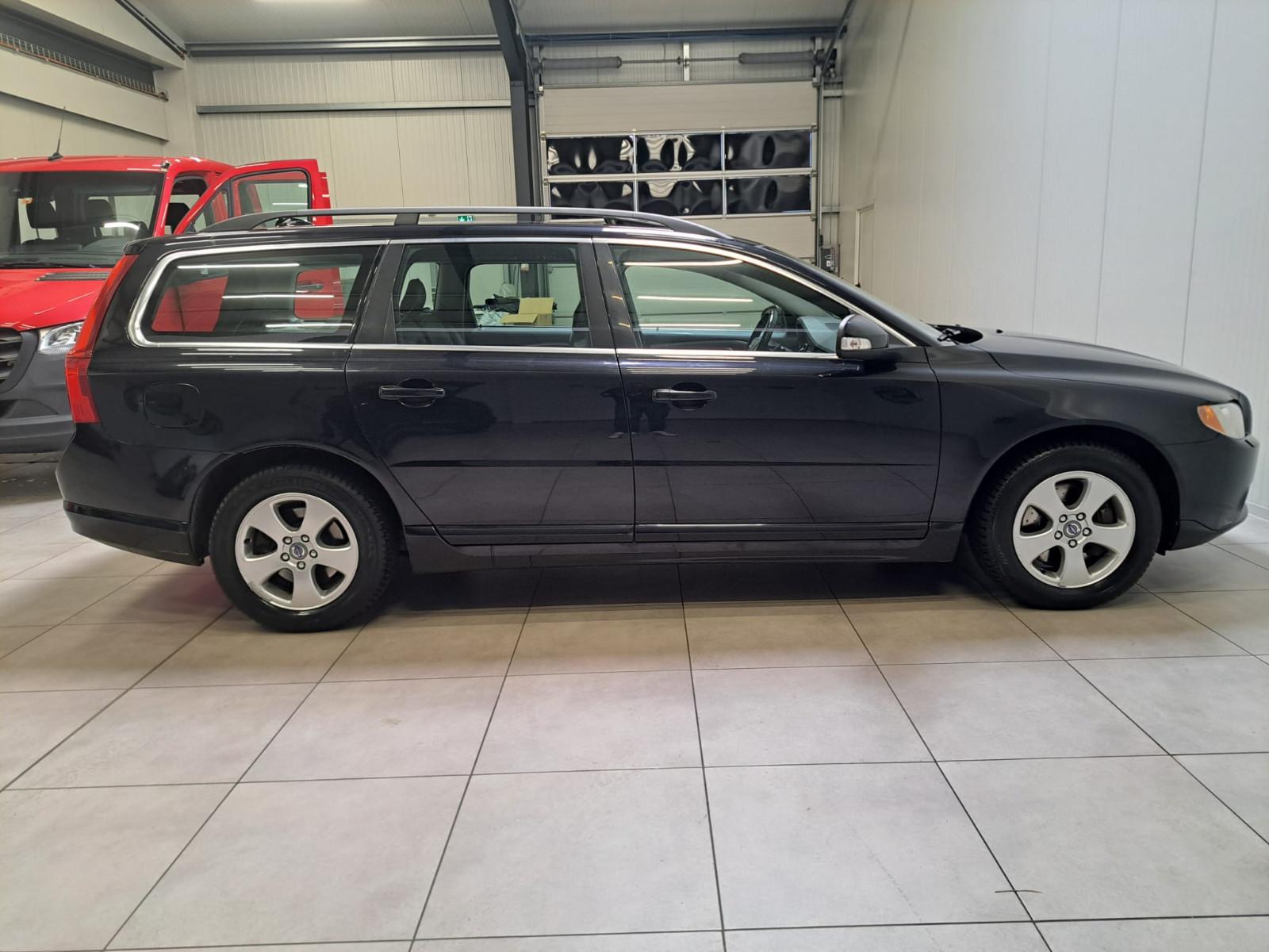 Volvo V70 2010 — photo 8