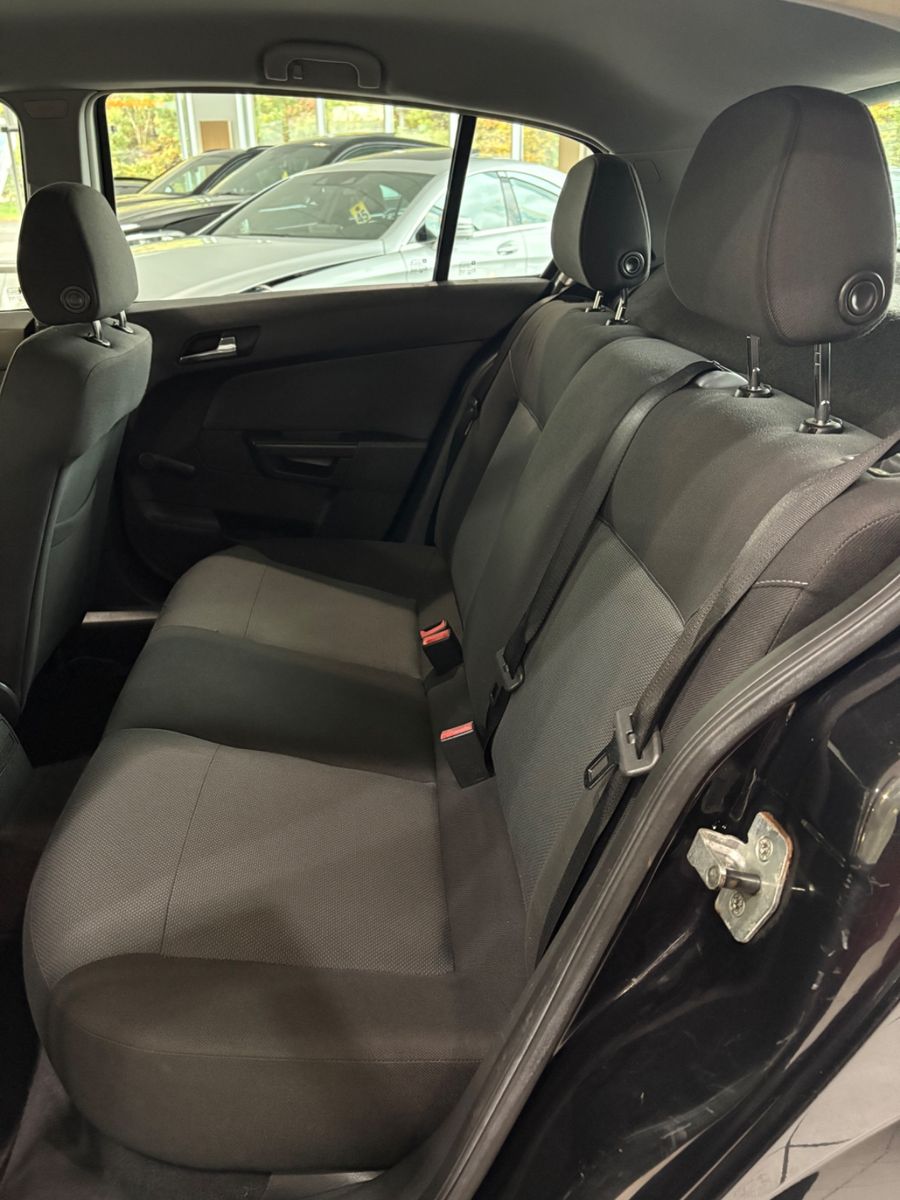 Fahrzeugabbildung Opel Astra H Lim. 1.4 * TÜV NEU *