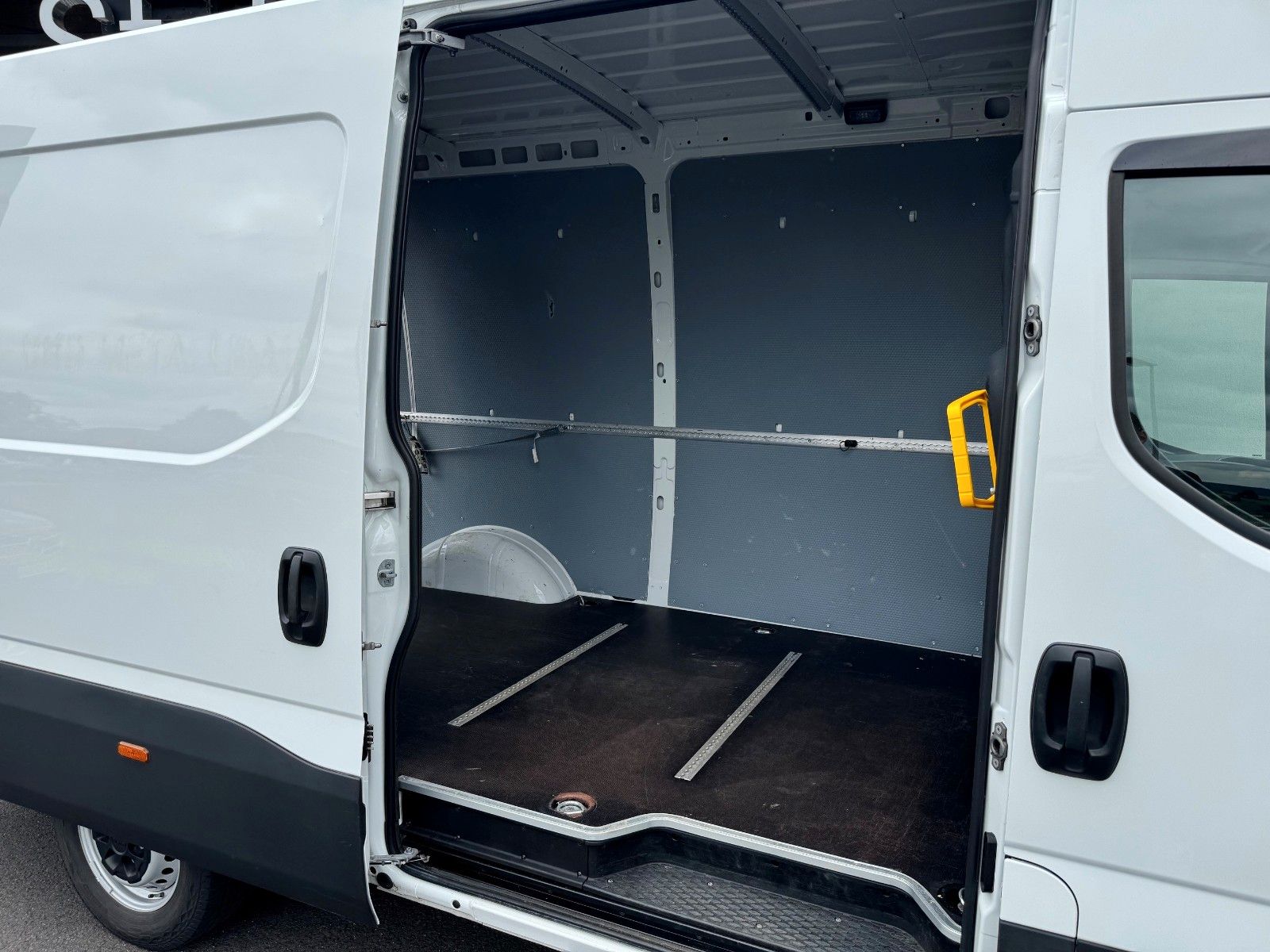 Fahrzeugabbildung Iveco Daily 35S16 *R3.520mm*Automatik*AHK*LED*