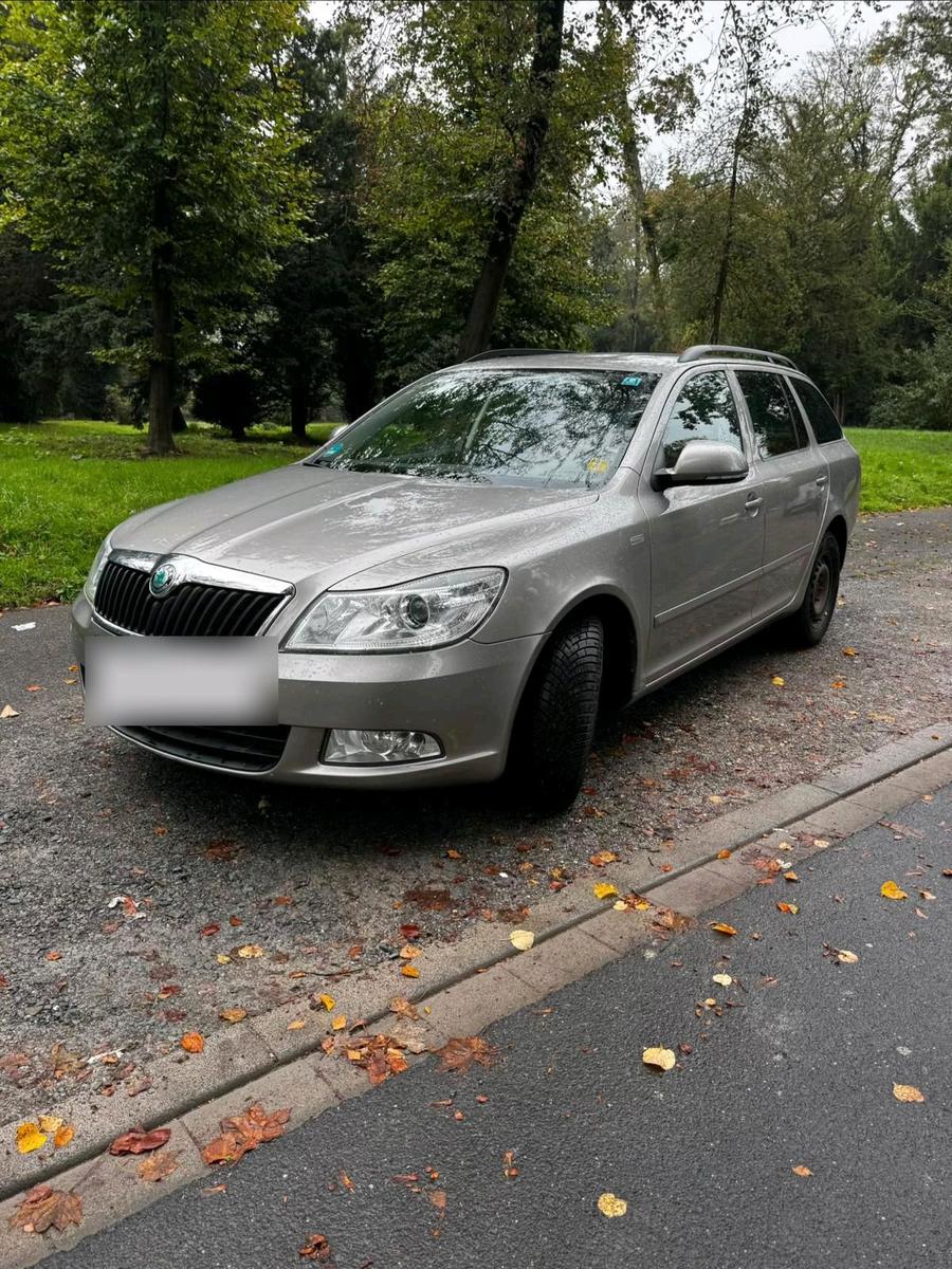 Skoda Octavia 2012 — engine 140 HP (103kW)
