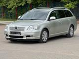 Toyota Avensis Combi  1.8-l-VVT-i Automatik *XENON * - Toyota Avensis: I