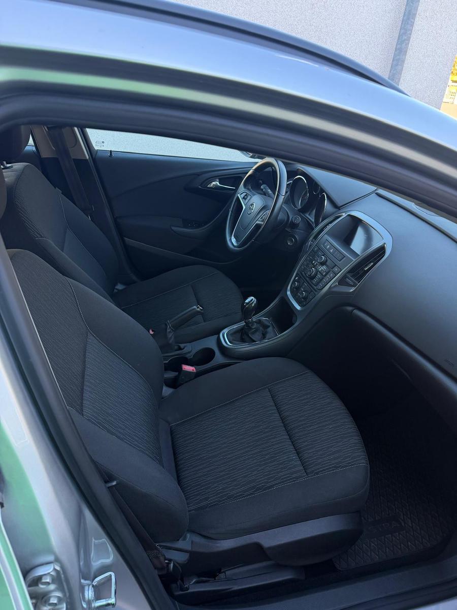 Opel Astra 2015 — photo 9
